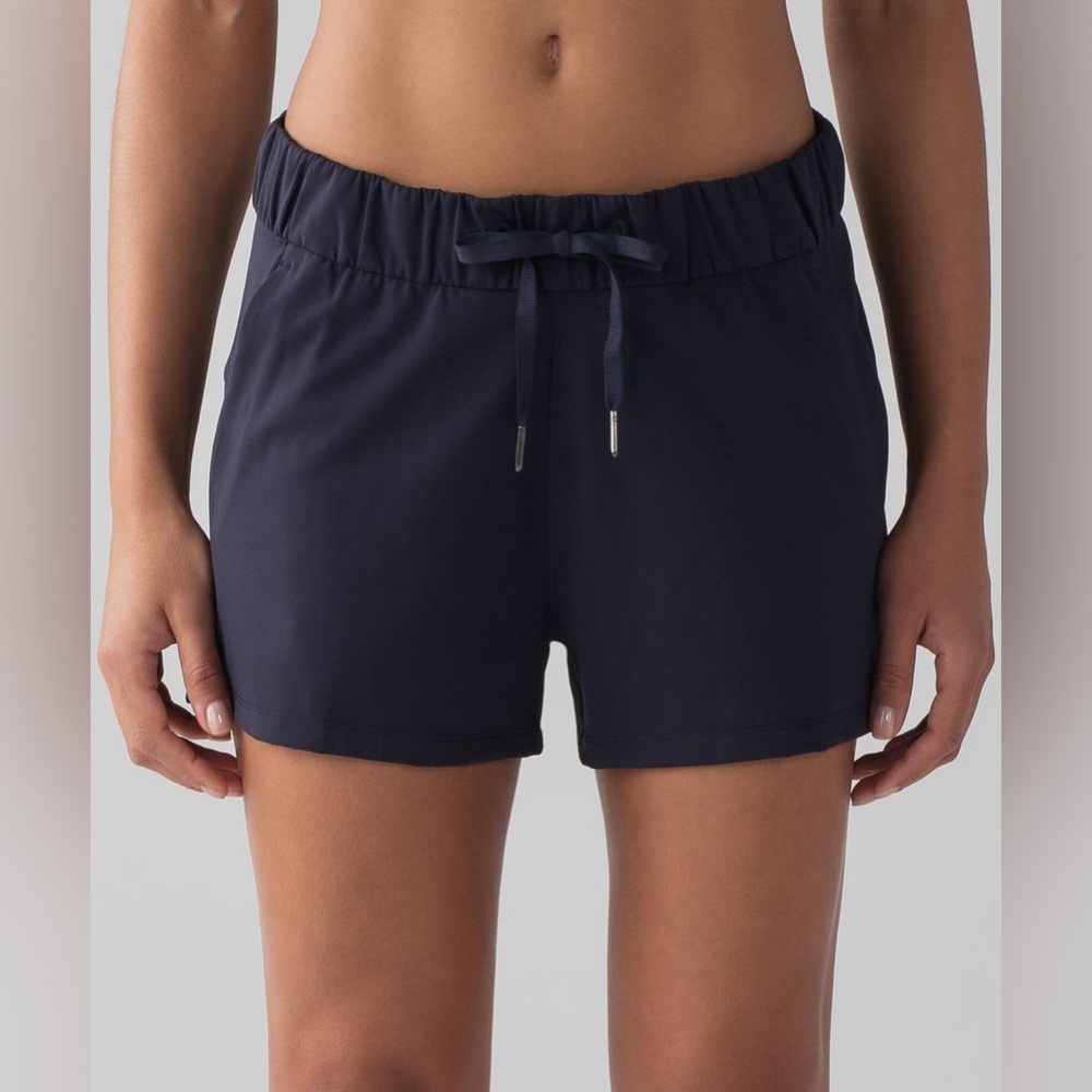 Lululemon On The Fly Short *Woven Size 6 Midnight Navy